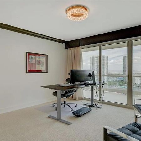 Stunning Four Bedroom Fully Professionally Remodeled Apartment Las Vegas Kültér fotó