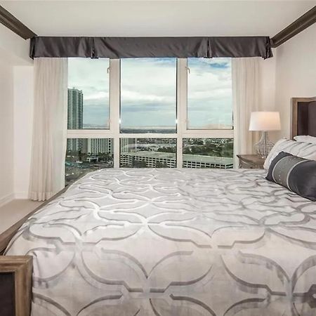 Stunning Four Bedroom Fully Professionally Remodeled Apartment Las Vegas Kültér fotó
